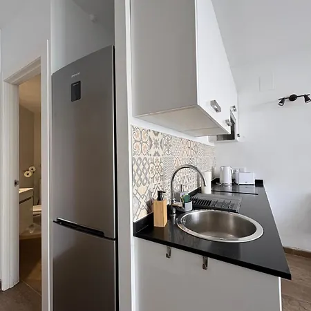 Mediterranean Dream Seafront & Parking Daire